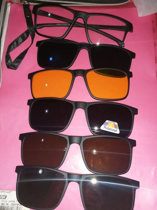 Очки солнцезащитные с разной оправе