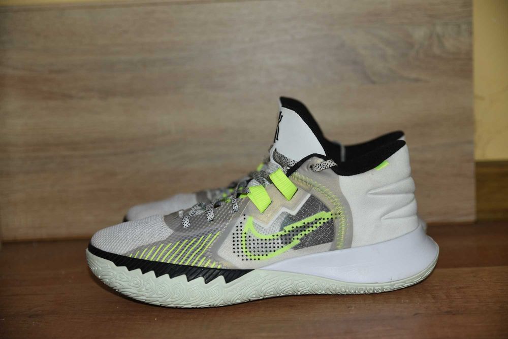 Nike KYRIE FLYTRAP V оригинални маратонки размер 45,5