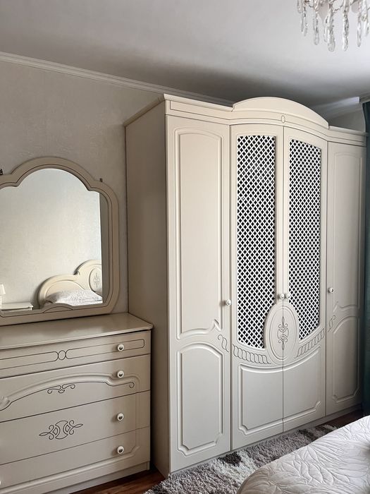 Продам спальный гарнитур