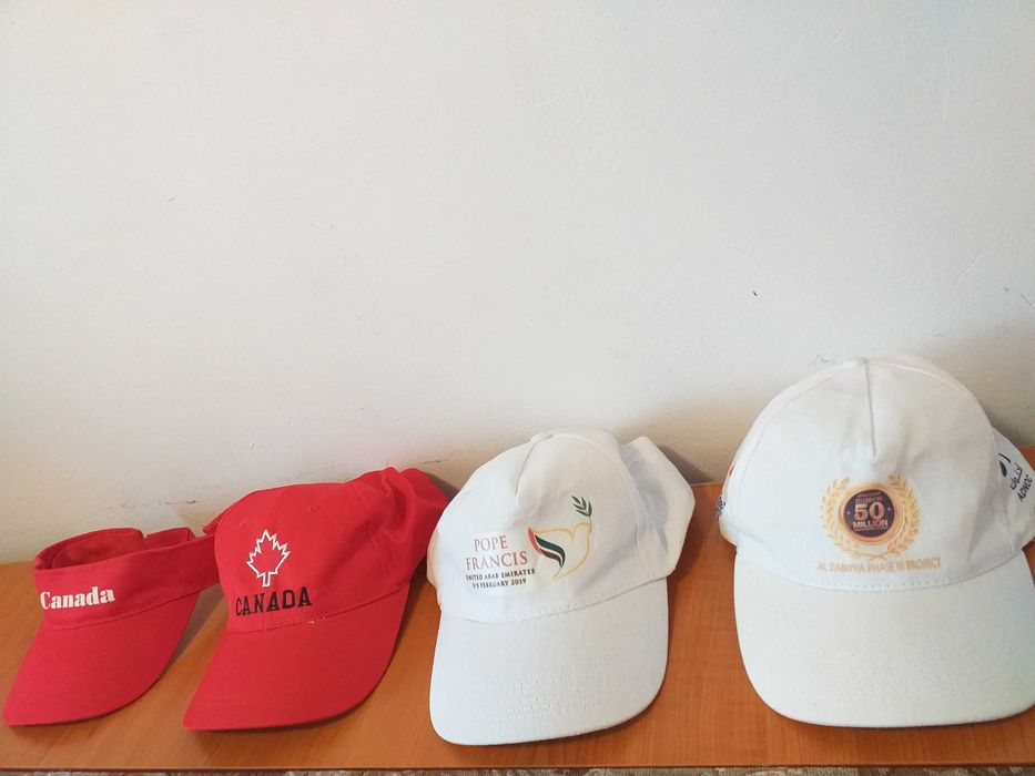 4 Sapca,2 rosii sigla Canada;-Şapcă Colecţie Papa Francis 2019