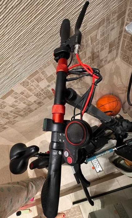 Trotineta electrica cu scaunel adusa din Polonia+o baterie de rezerva
