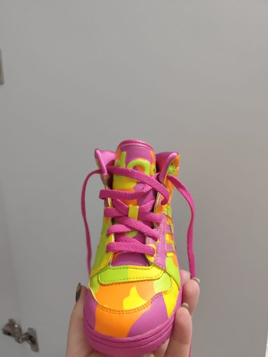 Продам детскую обувь adidas jeremy scott