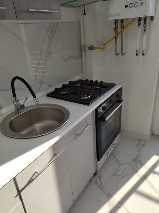 Închiriez apartament cu o cameră decomandat, balcon in Luncă Cetățuii