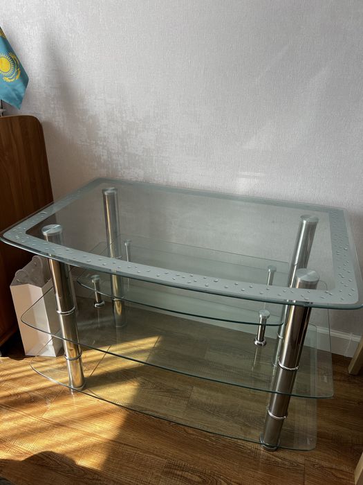 Продам стол стеклянный