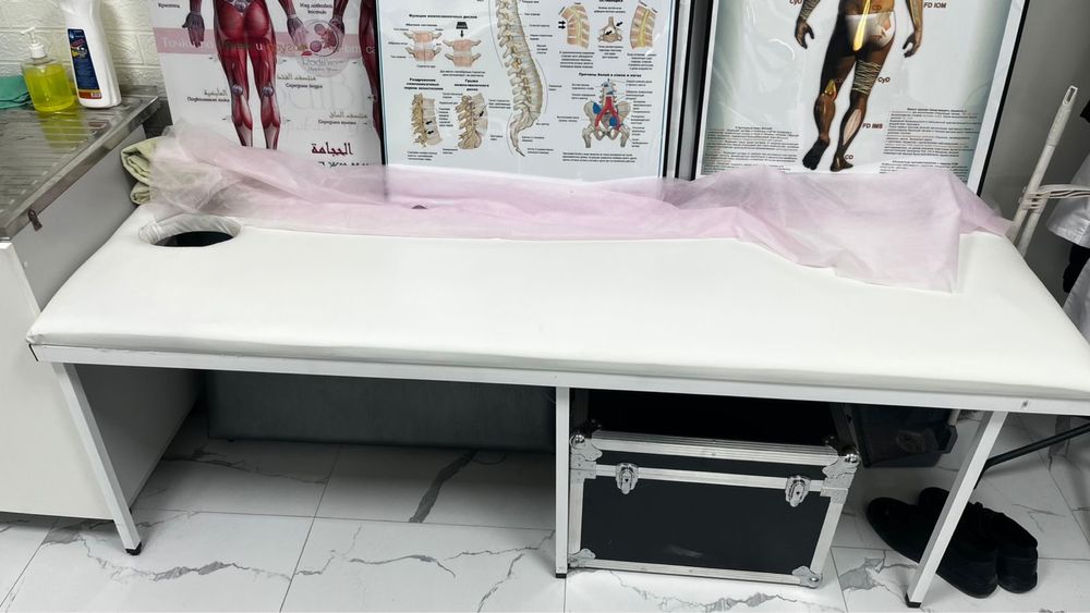 Кушетка белая новая