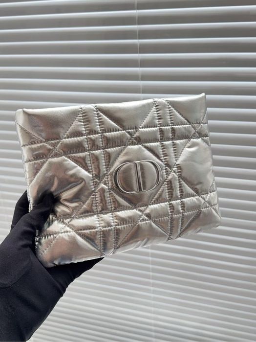В наличии! Косметички Dior