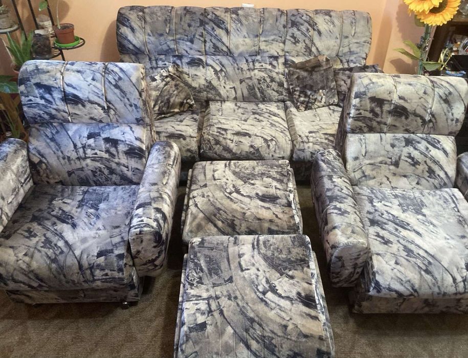 Продавам Холова гарнитура.