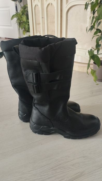 Сапоги мужские продается