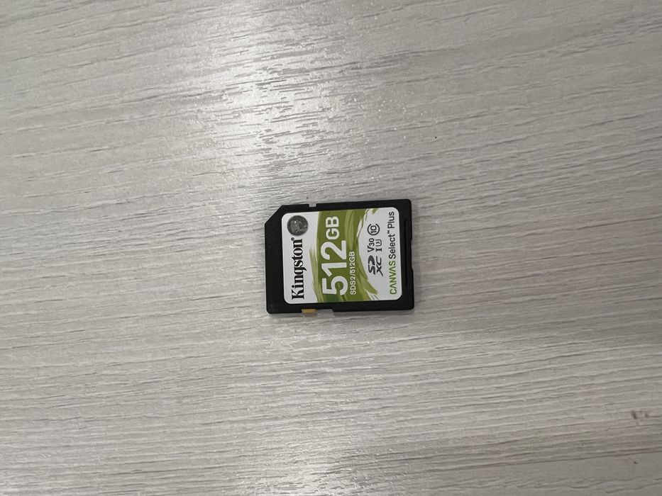 Продам Canon EOS 800D фотоаппарат, флэшку,вспышку и передатчики