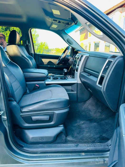 DODGE RAM 5.7 L 2011
