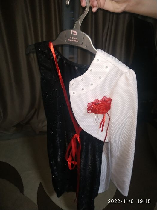 Платье нарядные . Размер разные.