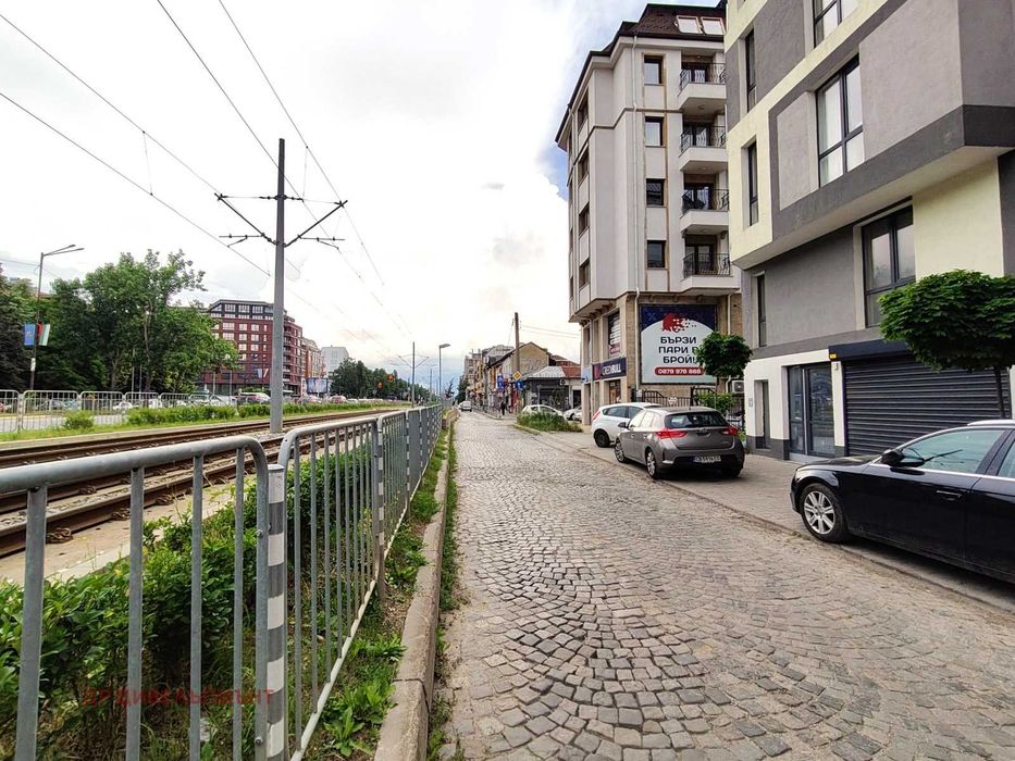 Магазин до пазара Красно село в локалното на Цар Борис III до метрото