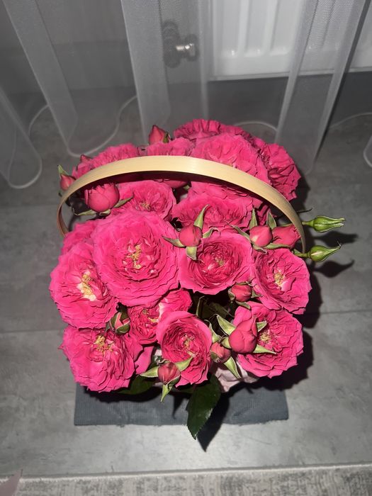 Корзинка цветов (куствые розы)