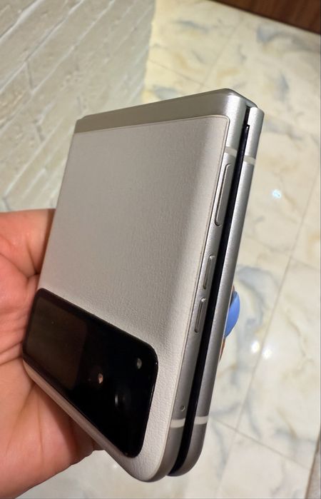 Продавям  Motorola Razr 40