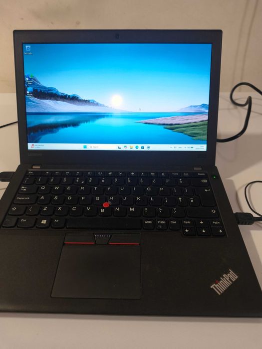 Продавам лаптоп Lenovo x270