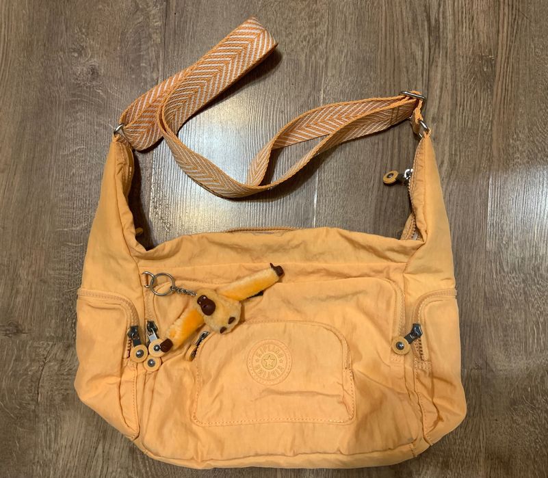 Kipling Orange Handbag – Perfect for Everyday Use