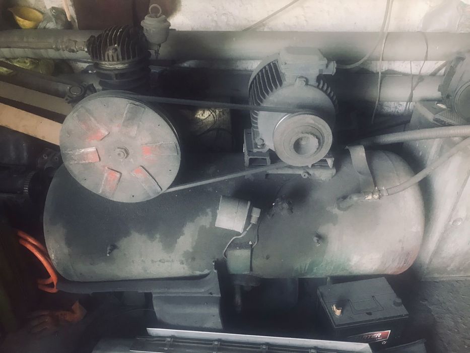 Продам промышленный компрессор