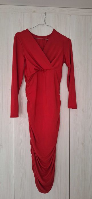 Стилна червена рокля