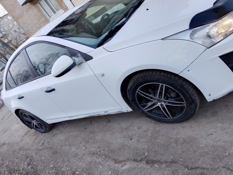 Машина Шевралет круз