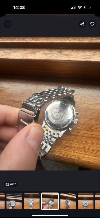 Два броя часовници