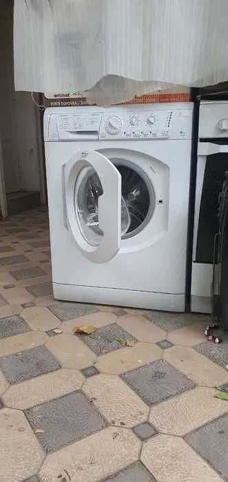 Стиральная машина Hotpoint-Ariston ARXL 85