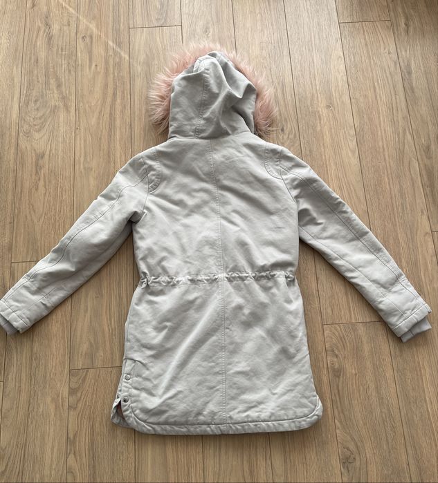 Зимно яке с пухкава качулка