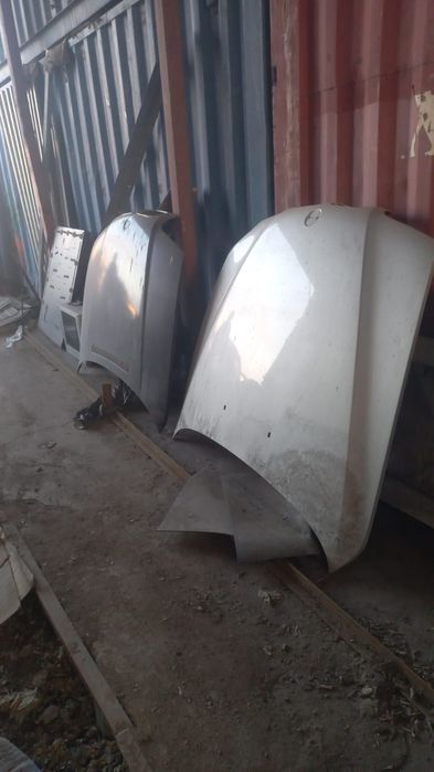 Продам капот на бмв е46