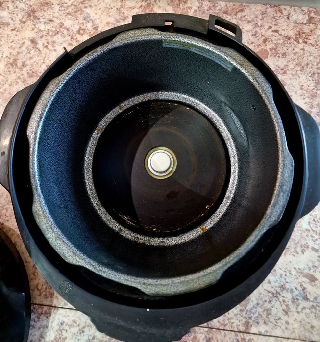 Продам мультиварку "Редмонд"