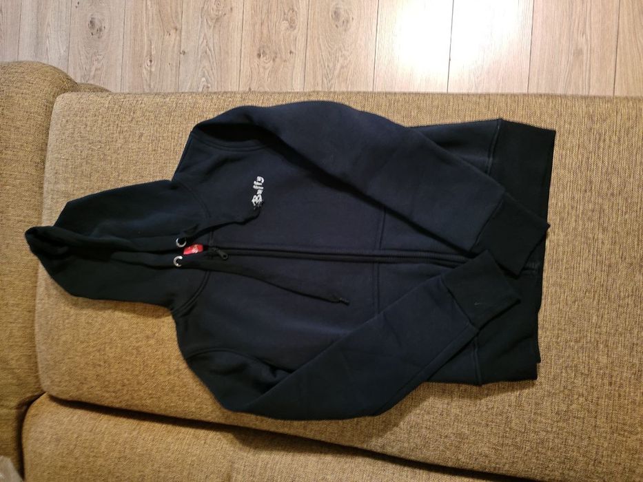 Спортивный женский костюм