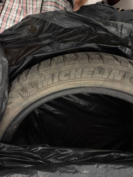 MICHELIN 245/40 R18