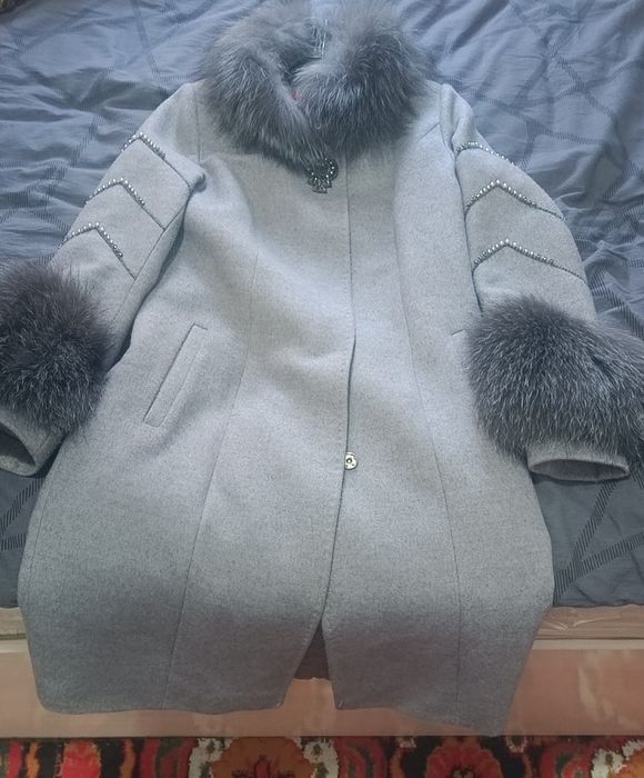 Ayollar paltosi yangi 2 marta kiyilgan sotishga sabab kichik