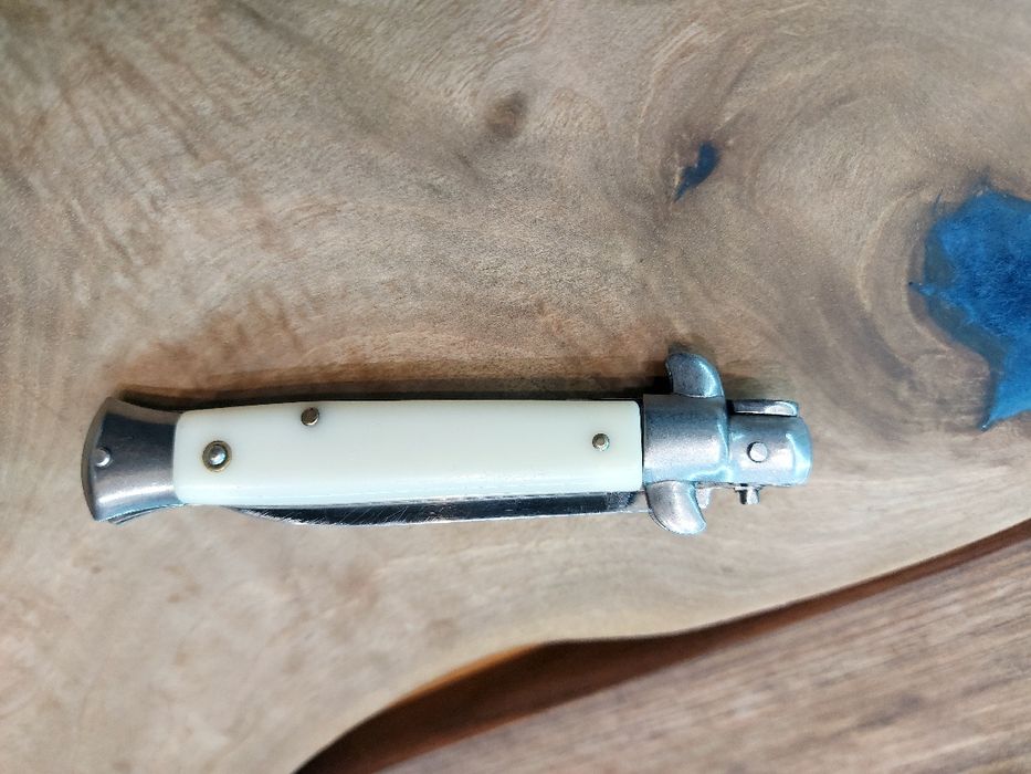 Автоматичен  италиански нож  в много добро състояние.