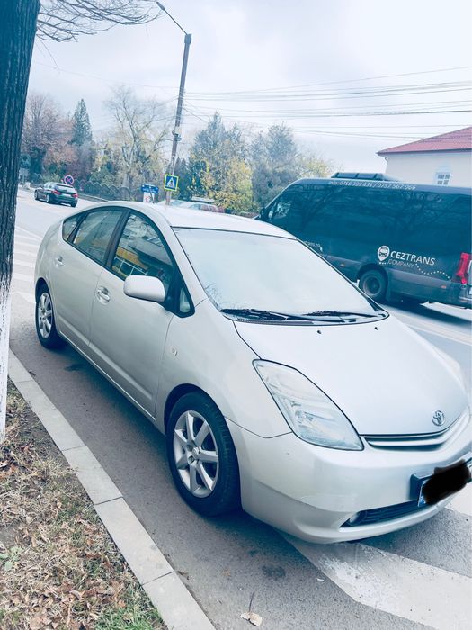 Toyota Prius 2005 – Hibrid, Economică