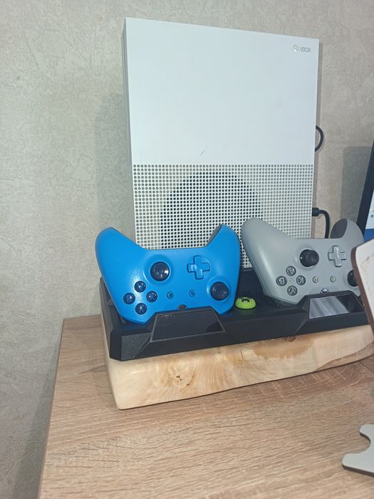 XBOX ONE S  1 терабайт