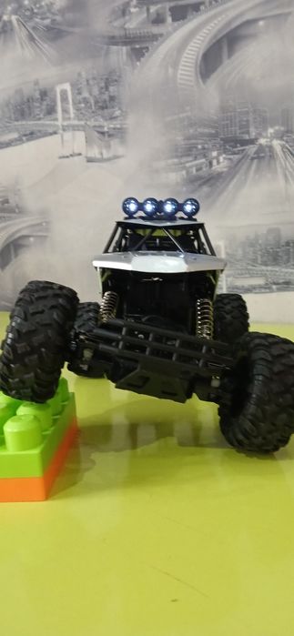 Машина с пультом