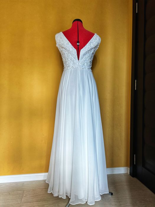 Rochie alba geanta halat accesoriu păr mireasă