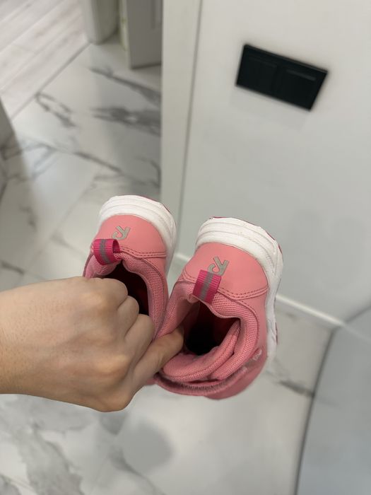 Детские кроссовки