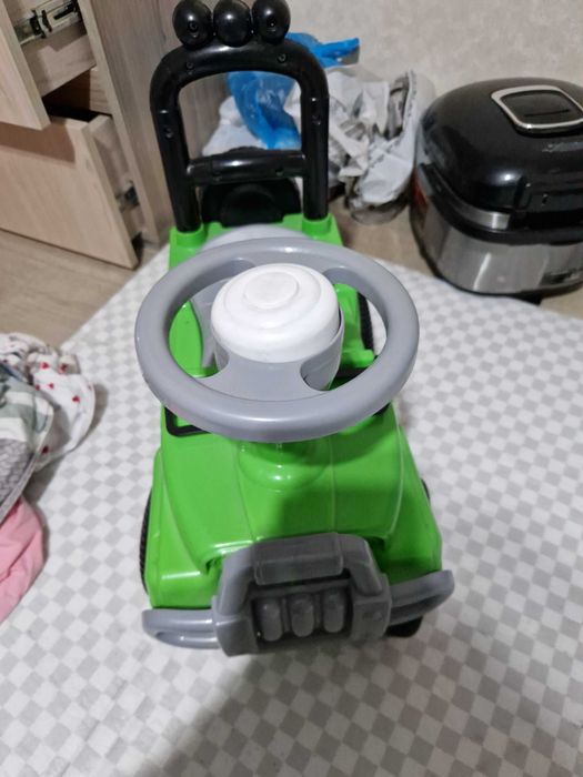 Машинка  для ребенка 2-3 года