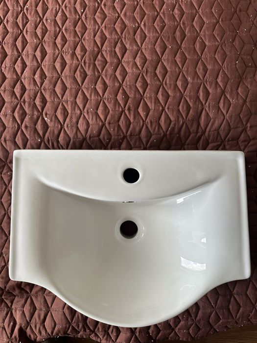 Долен шкаф за баня с умивалник