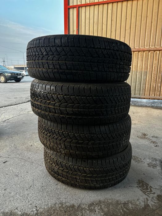 235/55/19 зимний почти новый