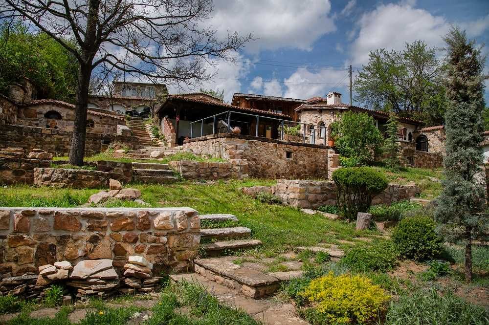 Продава хубав имот на 35 км. от София в с. Макоцево