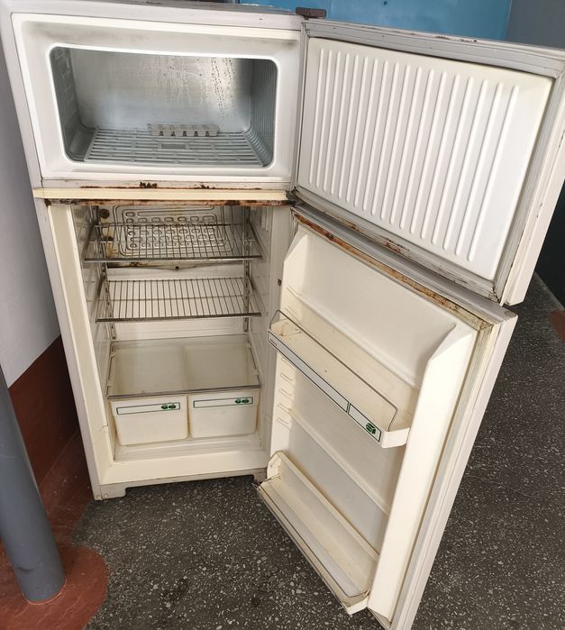 Холодильник высота 1, 4 м