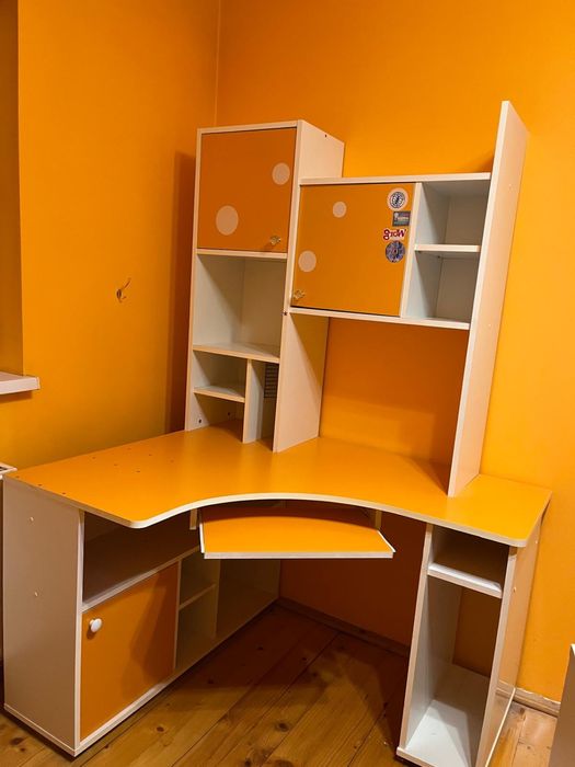 Mobila copii - birou cu biblioteca, dulap, pat cu saltea, noptiera