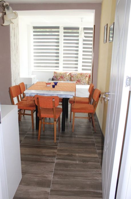 Апартаменти краткосрочно за фирми в Каршиака с безплатен паркинг