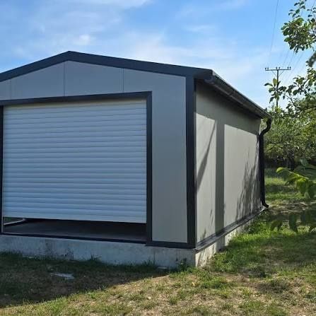 Garaj metalic din panouri sandwich 3.7 x 6m
