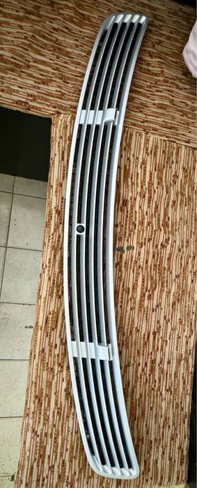 Декоративна решетка за преден капак CLK W 209