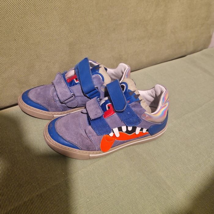 Продам детские кроссовки