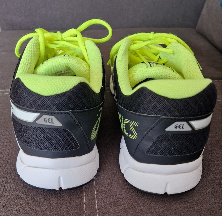 Vând adidași  Asics Gel Evation