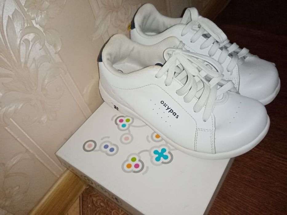 Продаю кроссовки 36 размер испанские