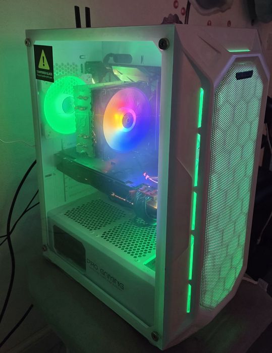 PC Gaming i7 7700K+GTX 1080 8GB/32GB RAM/SSD NVMe Nou/2TB Stocare